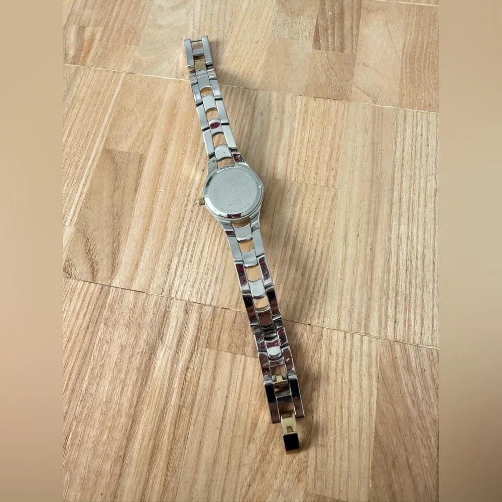 Relic ladies gold tone silver tone classic watch NEW BATTERY